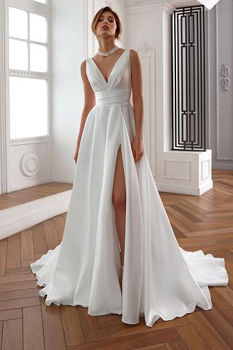 Свадебное платье с разрезом на ноге спереди #3547